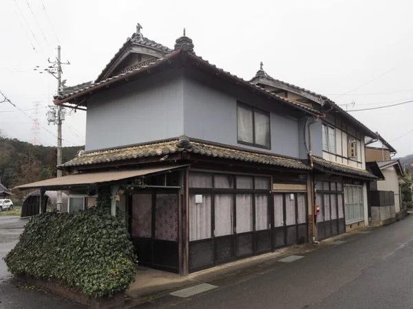 exterior exterior