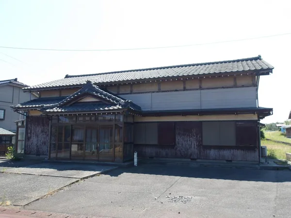 exterior exterior