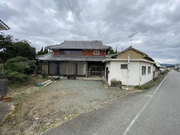 exterior exterior