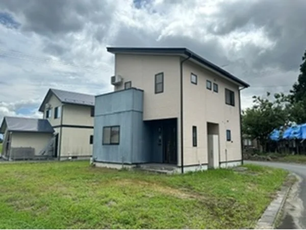 exterior exterior