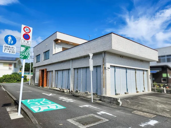 exterior exterior