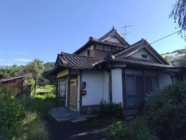 exterior exterior