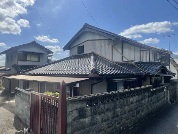 exterior exterior