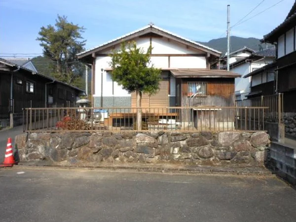 exterior exterior