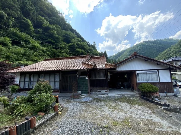 exterior exterior
