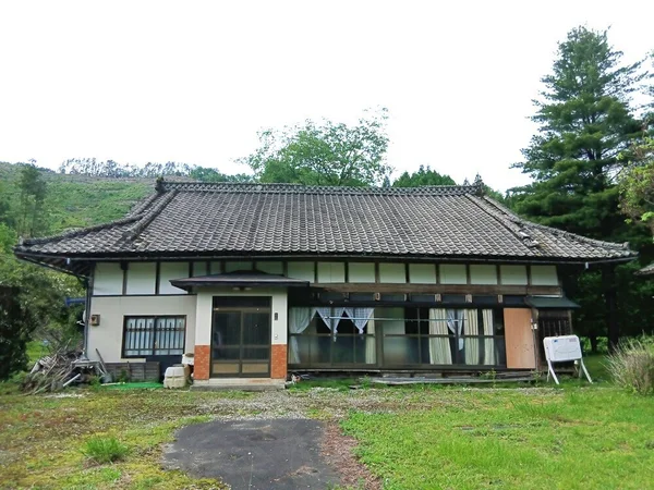 exterior exterior