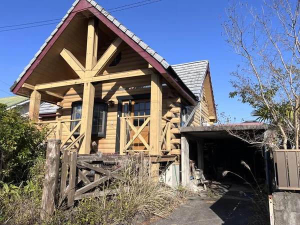exterior exterior