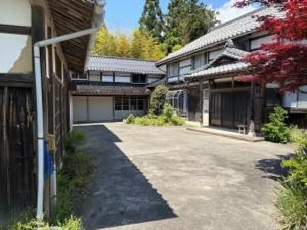 exterior exterior