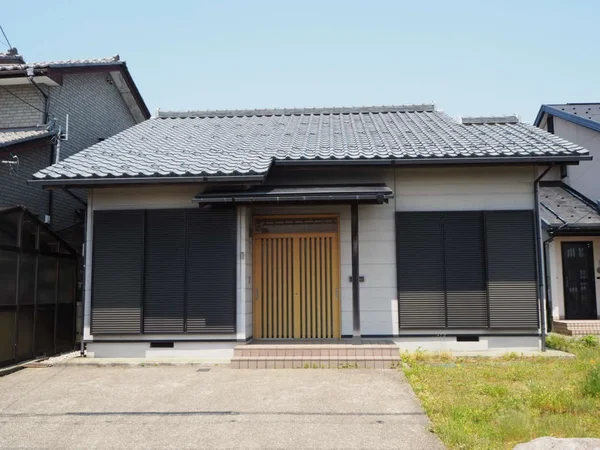 exterior exterior