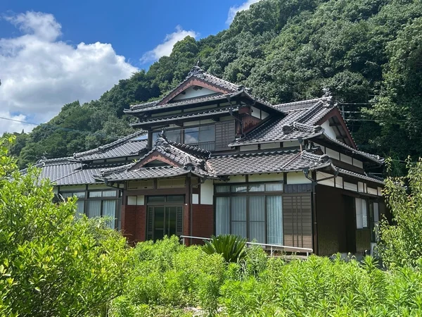 exterior exterior