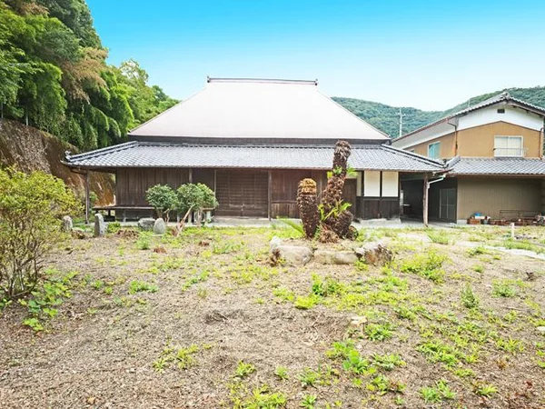 exterior exterior