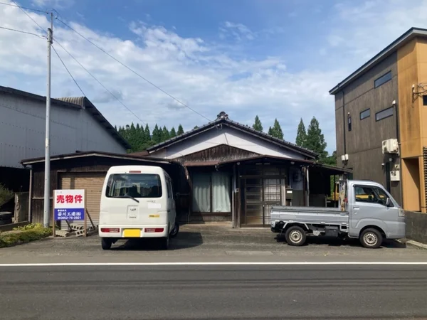 exterior exterior