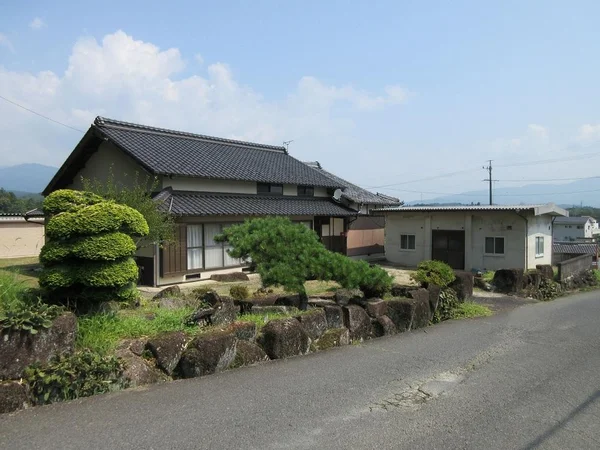 exterior exterior