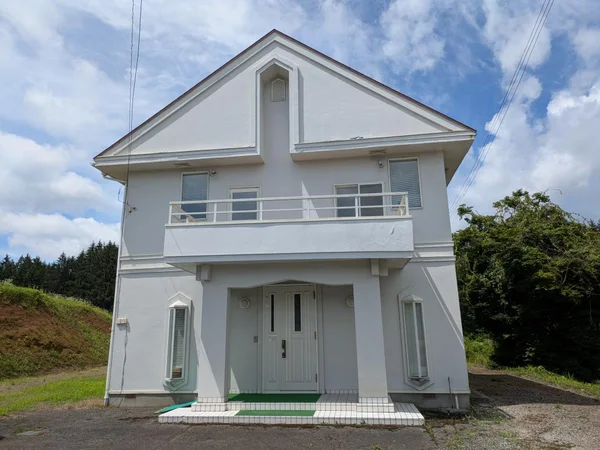 exterior exterior