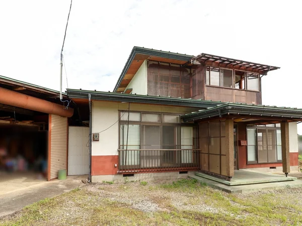 exterior exterior
