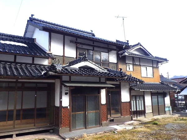 exterior exterior
