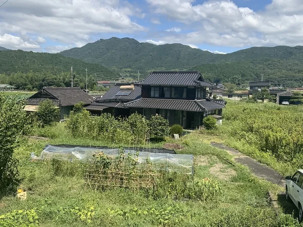 exterior exterior