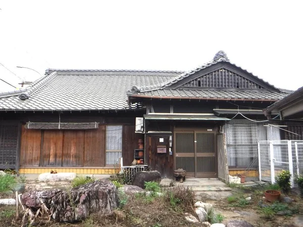 exterior exterior