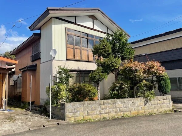 exterior exterior