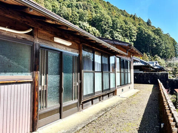 exterior exterior