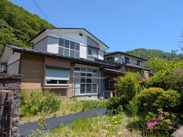 exterior exterior