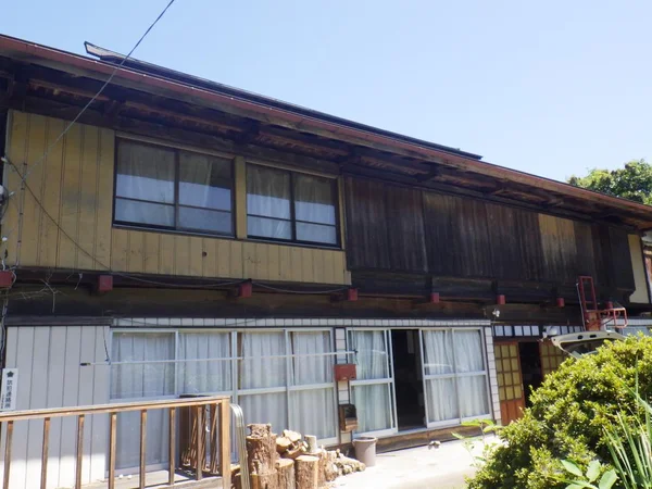 exterior exterior