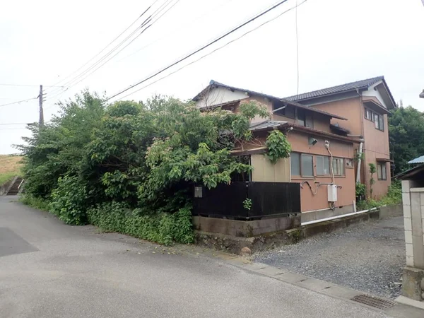 exterior exterior