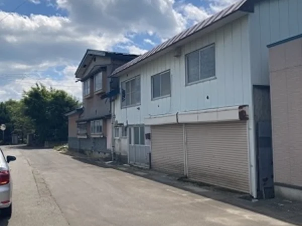 exterior (including front road)