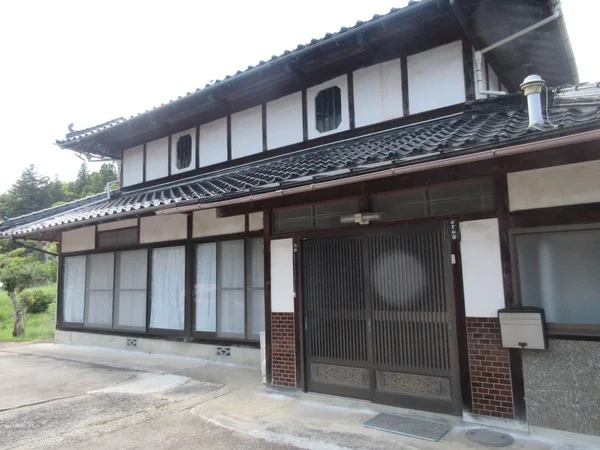 exterior exterior