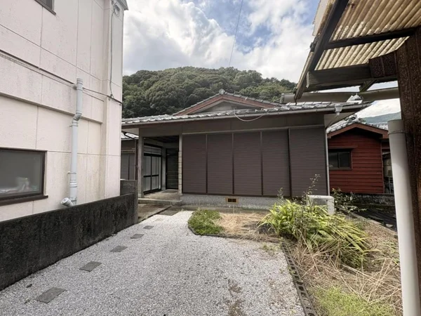 exterior exterior