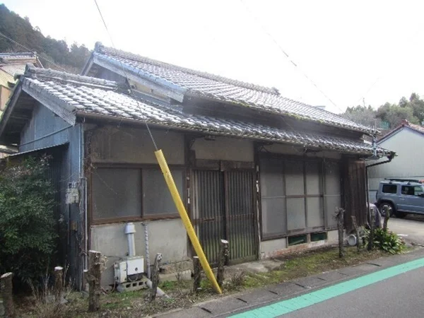 exterior exterior