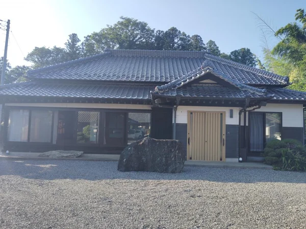 exterior exterior