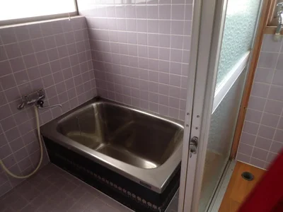 bathroom bathroom