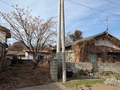 exterior (including front road)