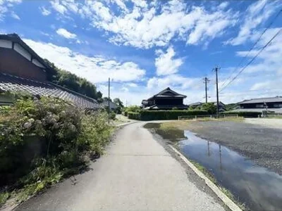 exterior (including front road)