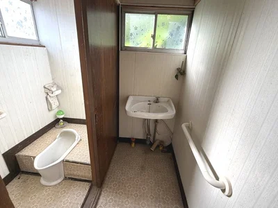 toilet