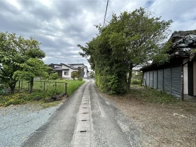 exterior (including front road)