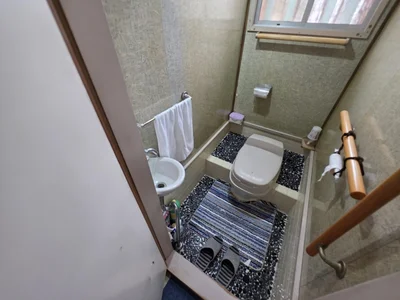 toilet