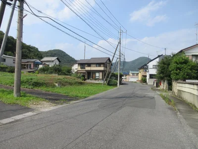 exterior (including front road)