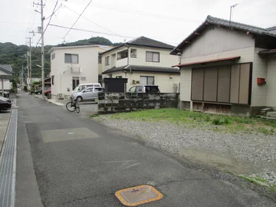 exterior (including front road)