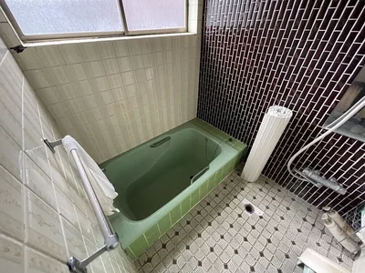 bathroom bathroom