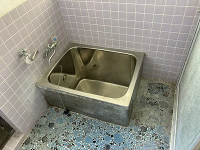 bathroom bathroom