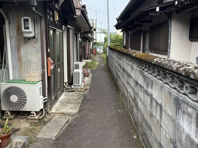 exterior (including front road)