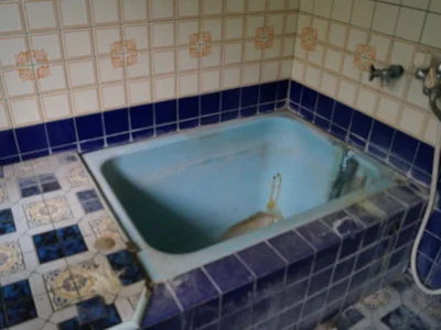 bathroom bathroom
