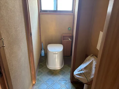 toilet toilet