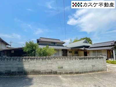 exterior (including front road)