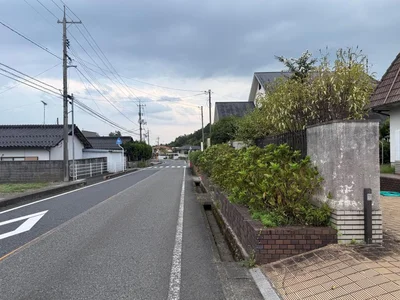 exterior (including front road)