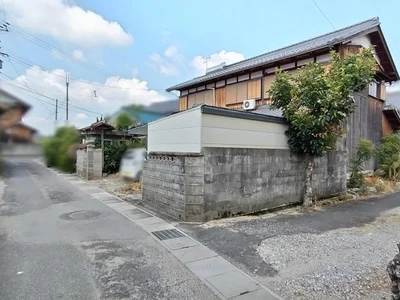 exterior (including front road)