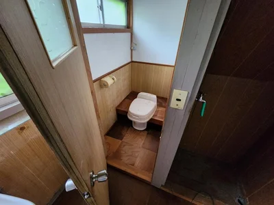 toilet