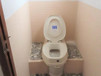 toilet toilet